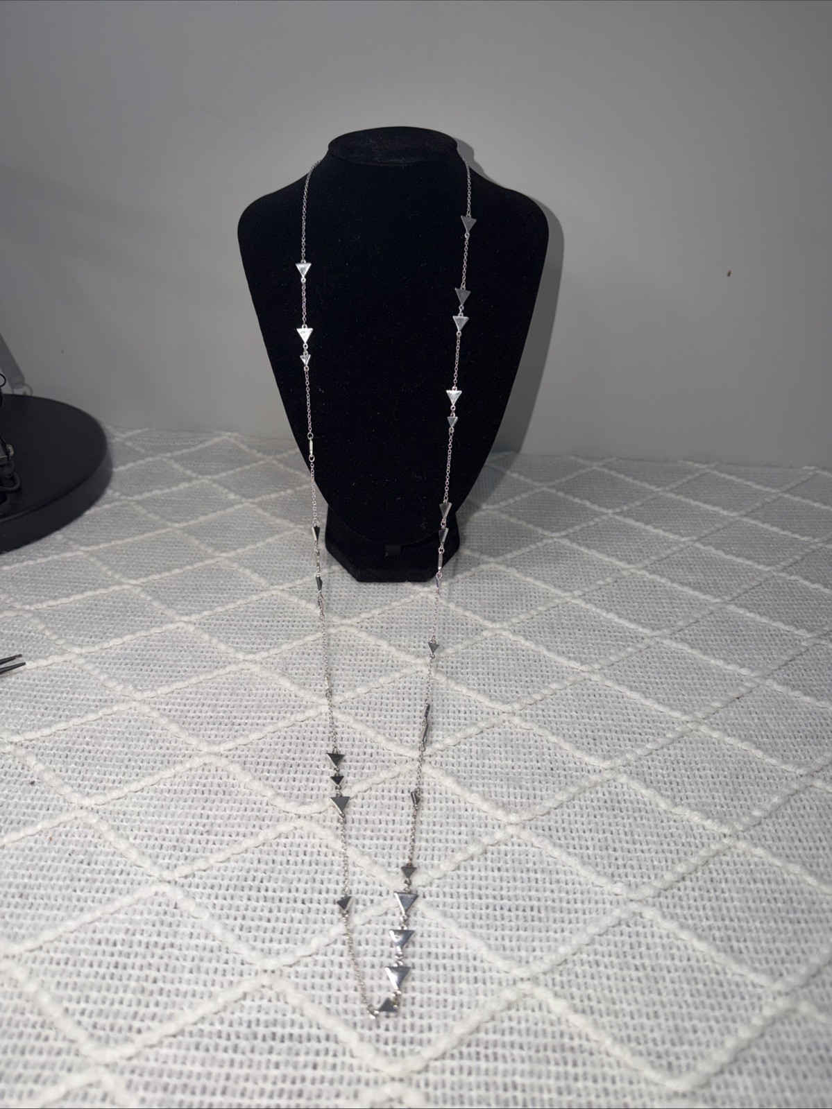 Beautiful 38″ Single Strand Silver-toned Necklace with Arrows, Lobster Claw