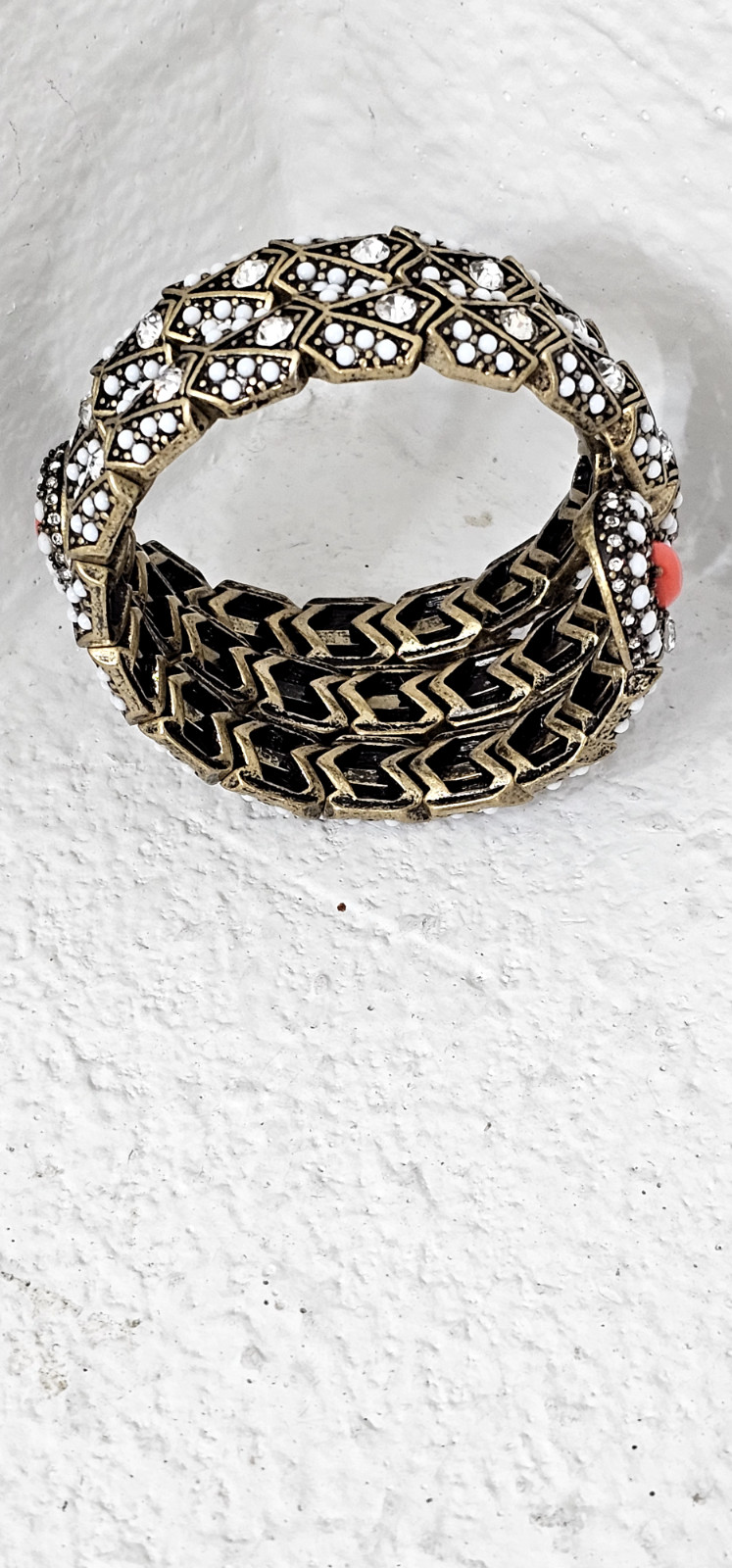 Unbranded women bracelet NWOT bronze color regular size, stretches and coils