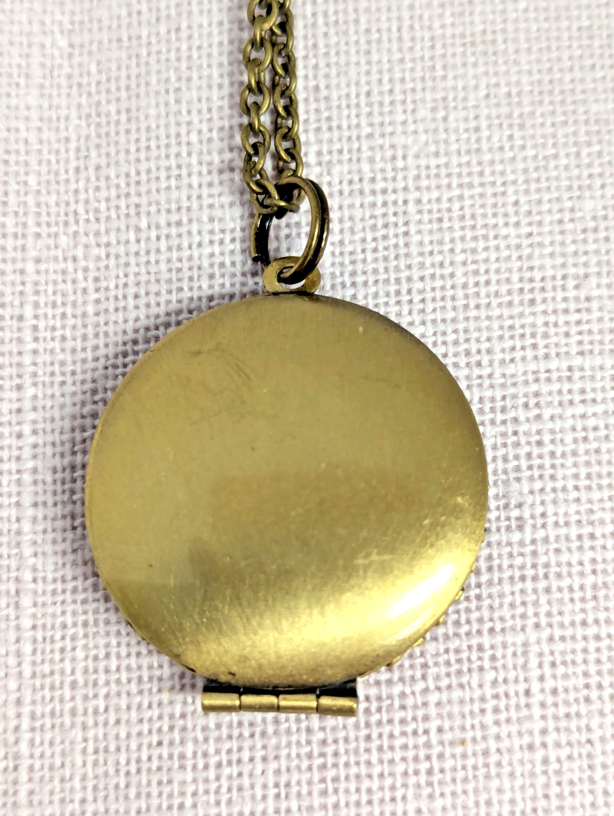 Gold Tone 18-in Necklace Fragrance Diffuser 1-in Pendant Lobster Clasp 50 Refill