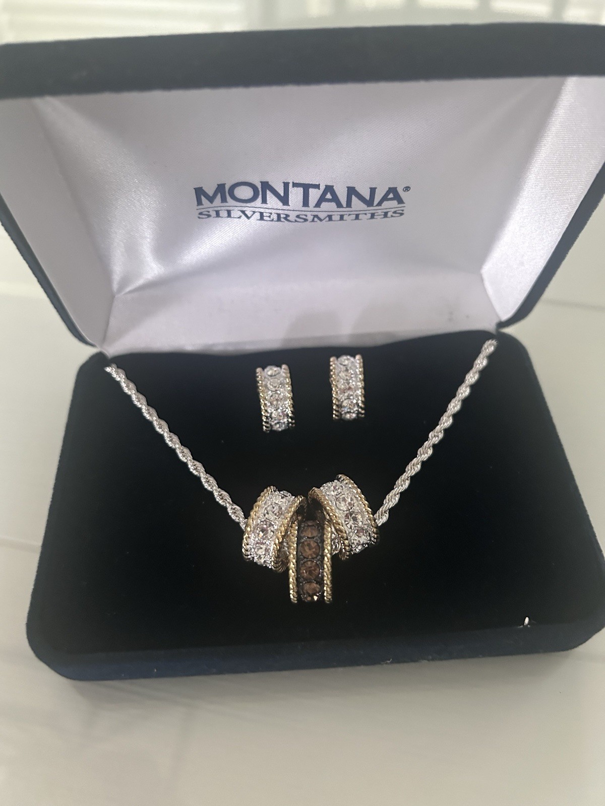 Montana Silversmiths Matching Earring And Necklace Set