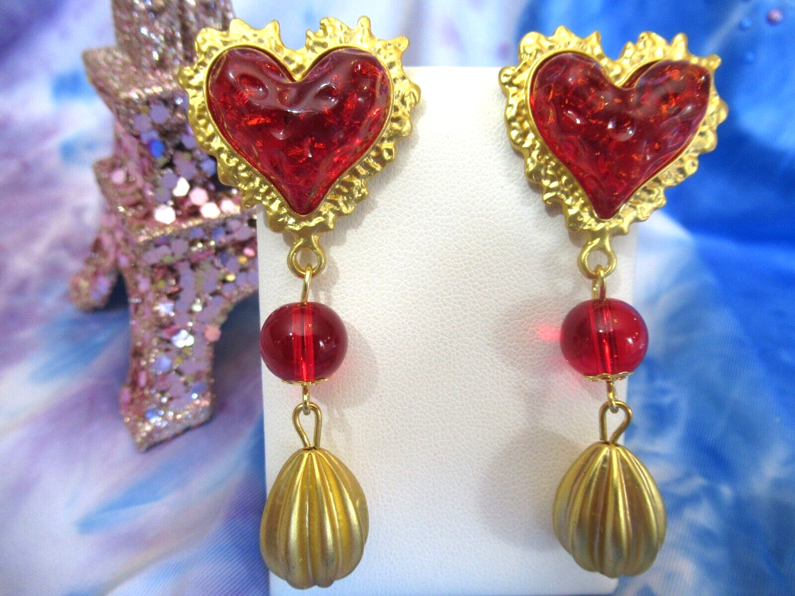 Gripoix STYLE Heart Valentine Earrings Resin/Acrylic Drop Gold Red Statement