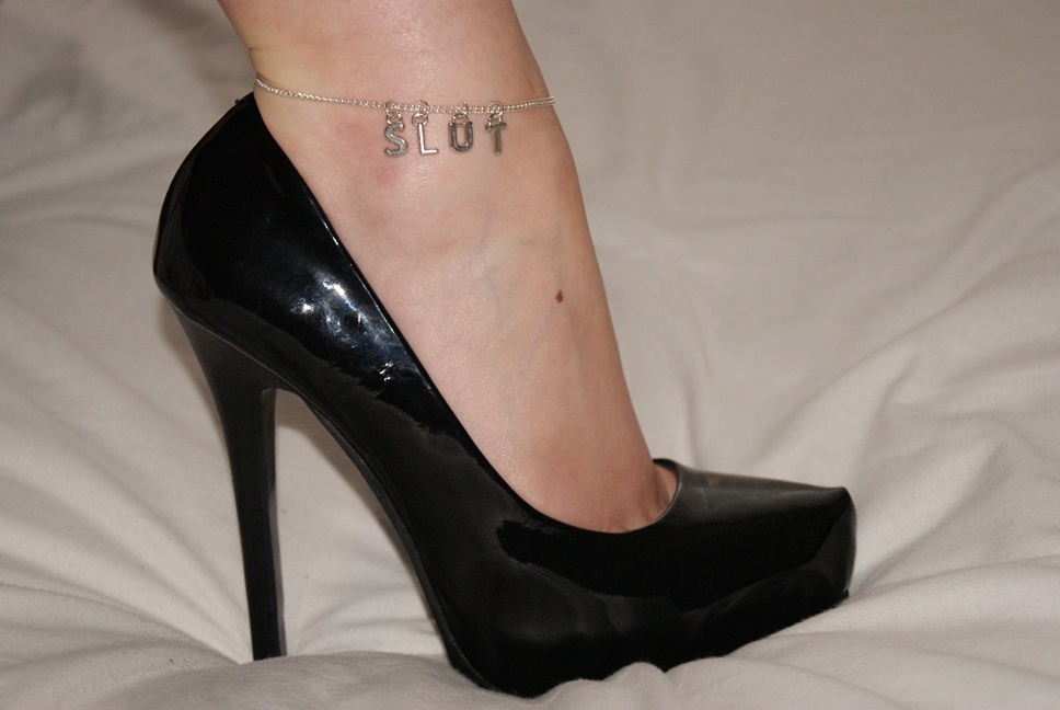 Sexy Premium Anklet Ankle Chain Jewellery ‘SLUT’ Hotwife Fetish Jewelery Fun