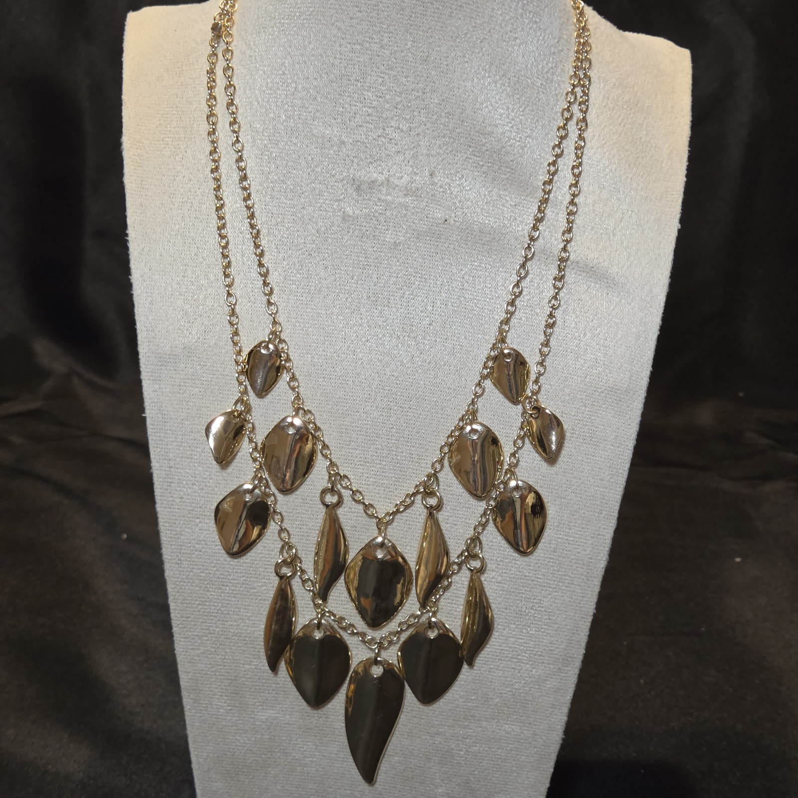 Elegant Layered Gold-tone Necklace With Polished Dangling Leaf Charms Design