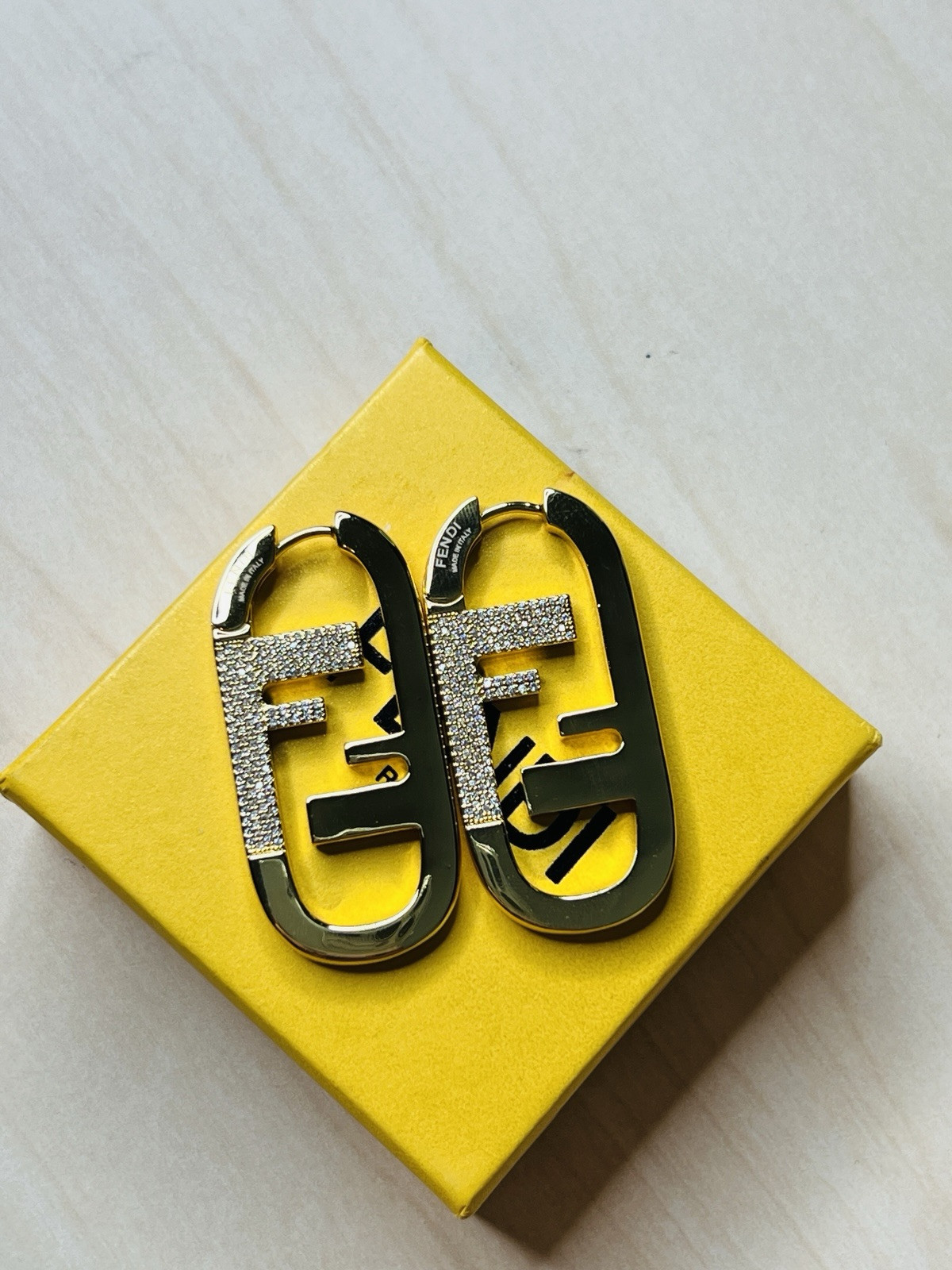 Fendi FF O’Lock Motif Ohrringe Earrings Luxus Designer Modeschmuck Gold Farbe