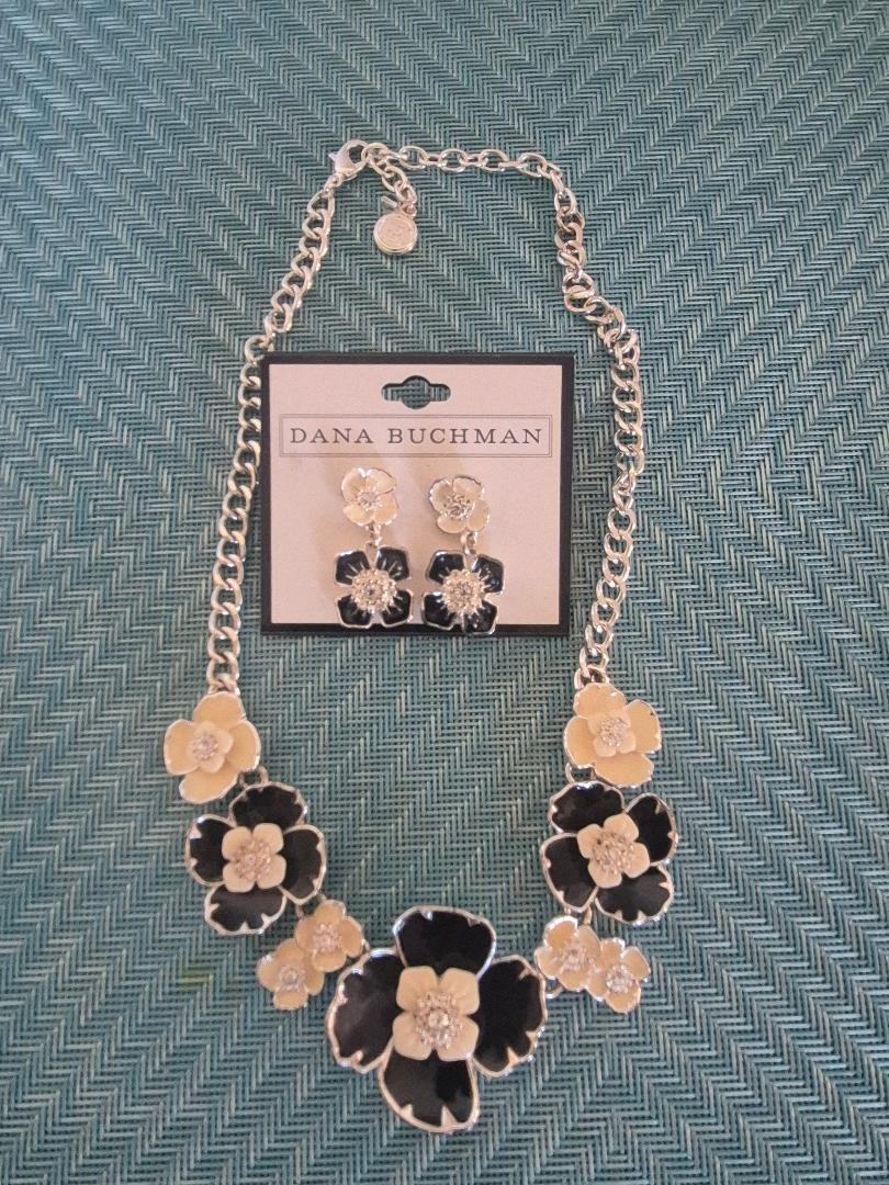Dana Buchman Silvertone Flower necklace & earrings black/Ivory 17″ enamel