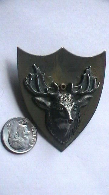 JAN MICHAELS MIXED METAL ELK ON SHEILD PIN 1 7/8X 2 1/8″