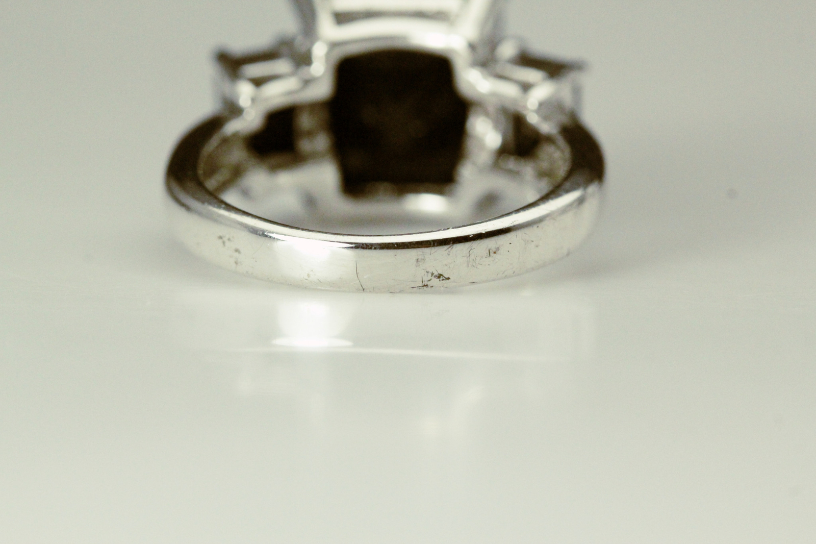 925 Sterling Silver 3 Black Stones Size 7 Ring 5.8 Grams (RIN9258)