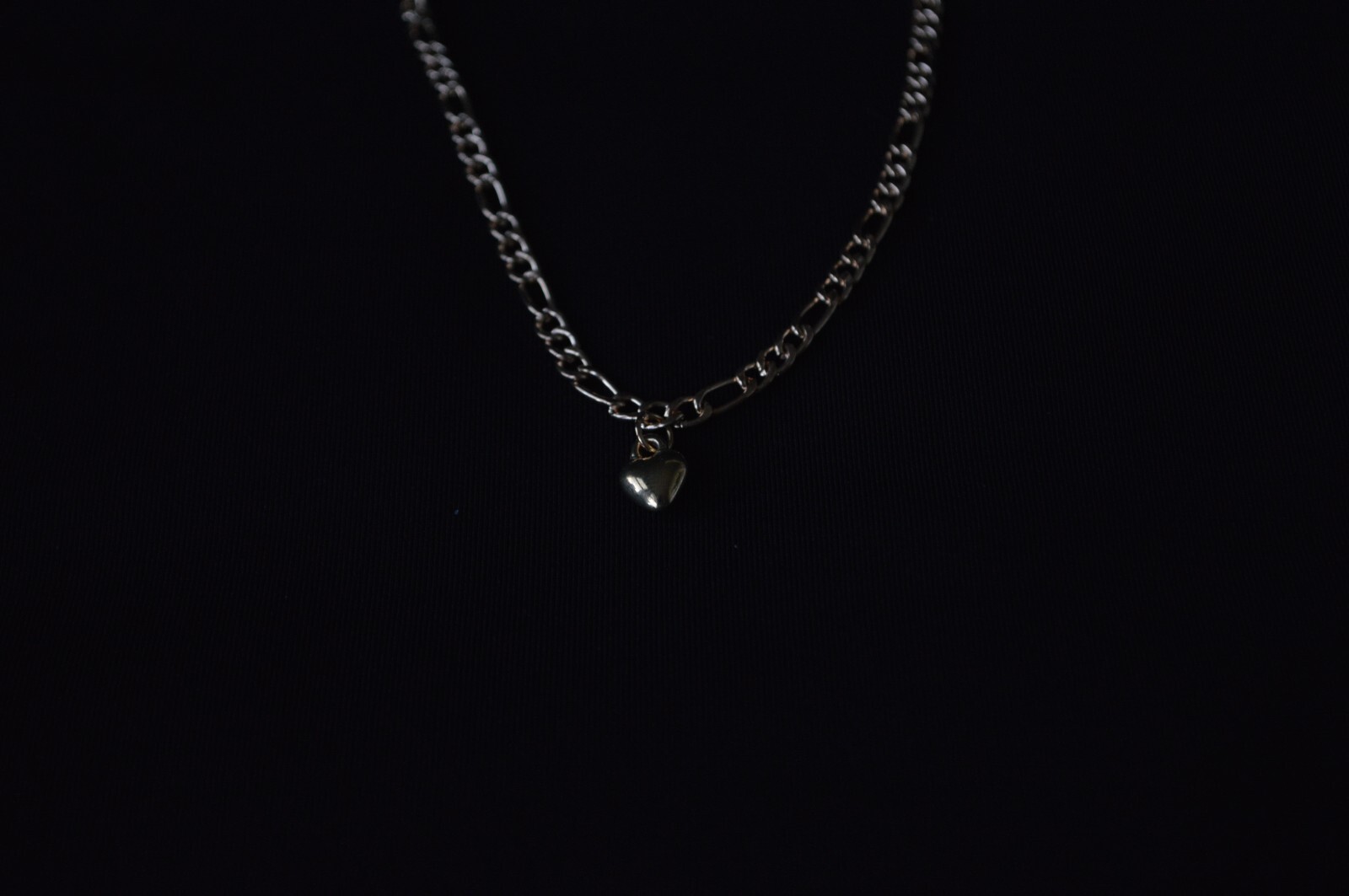 Small and Simple Women’s Gold Chain Necklace with Heart Pendant, 12-18 in