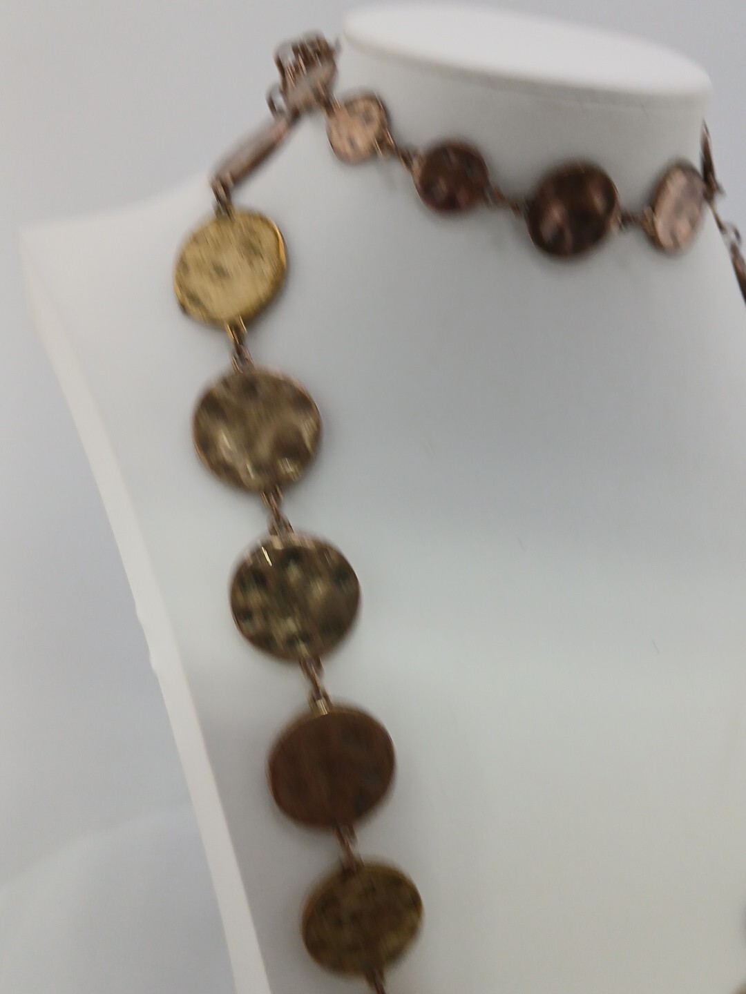 CHICO’S mixed metals hammered graduated discs stations design 36 in necklace