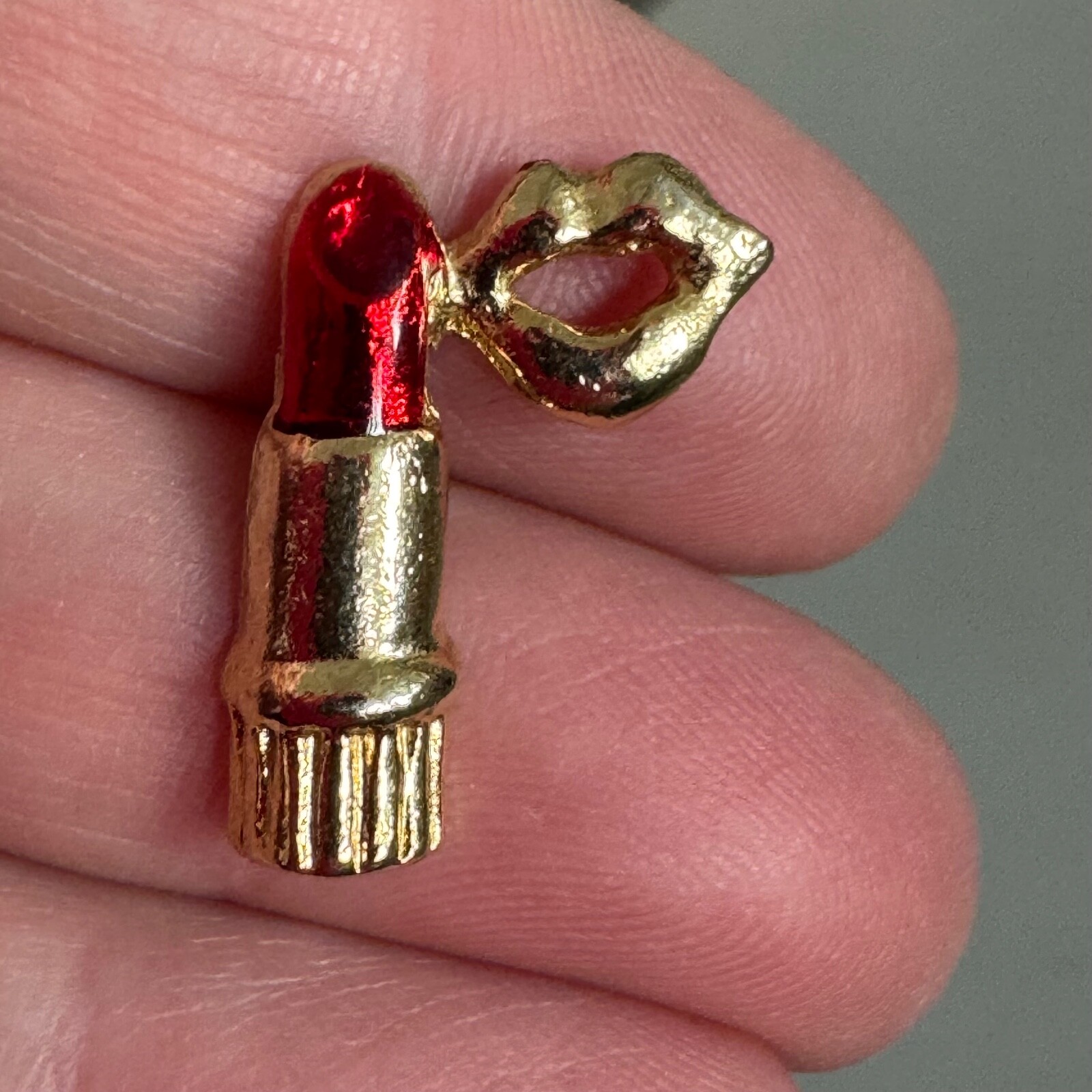 Red Lipstick and Lips Scatter Pin Lapel Pin Gold Tone Mary Kay Avon Tie Tack