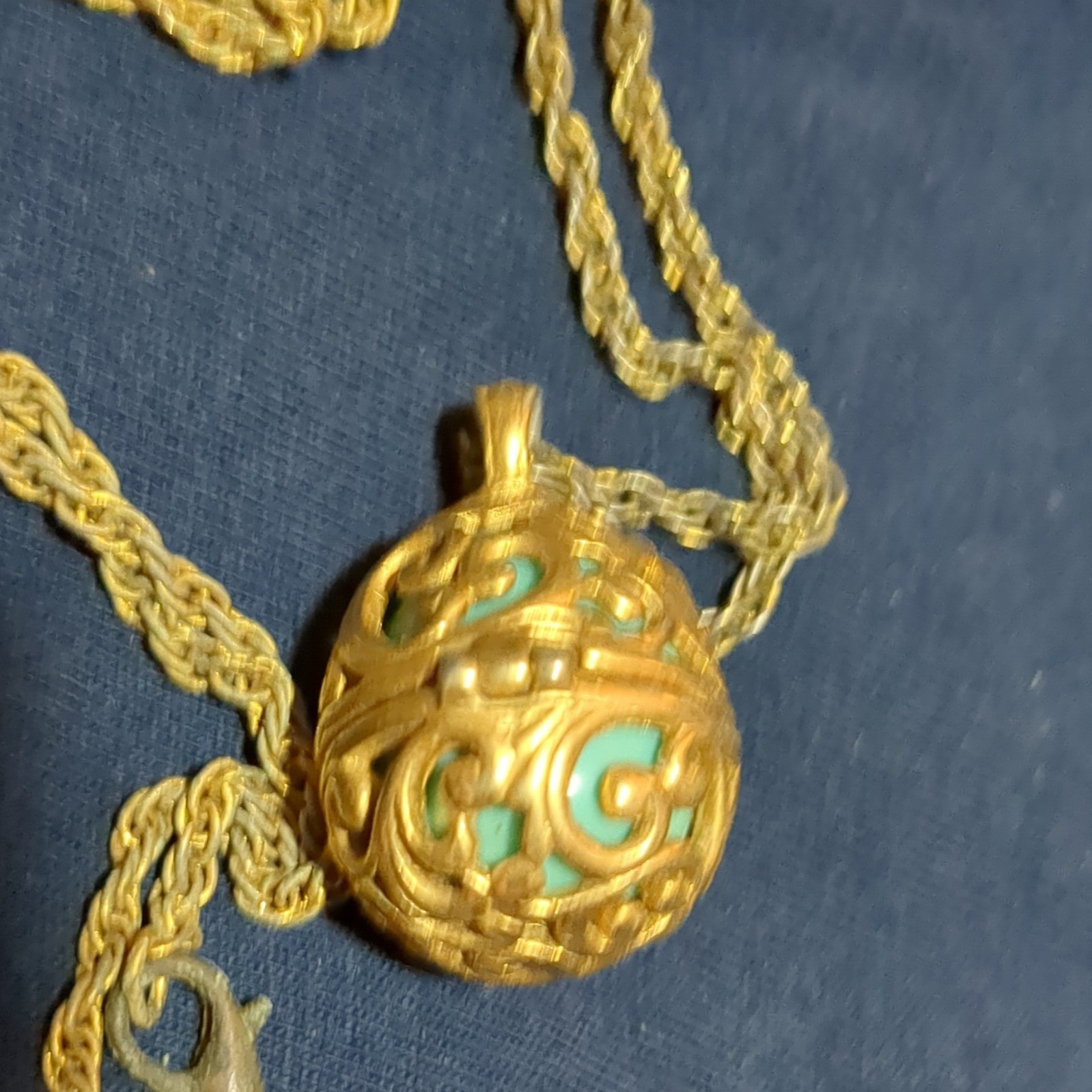 Gold Tone Rope Chain Necklace Round Locket Pendant Lobster Clasp Turquoise
