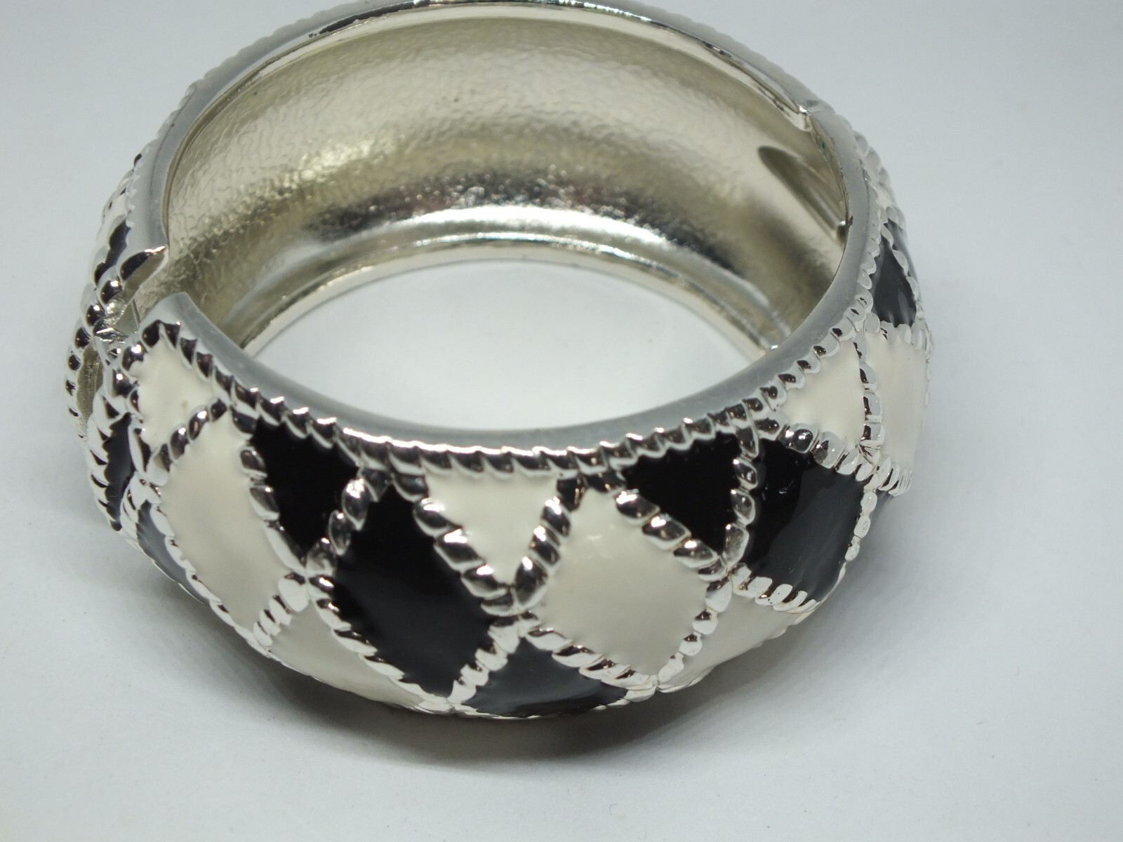 Beautiful Clamp Bracelet Silver Tone Black White Enamel 1 3/8″ W x 2 3/8″ Acr ID