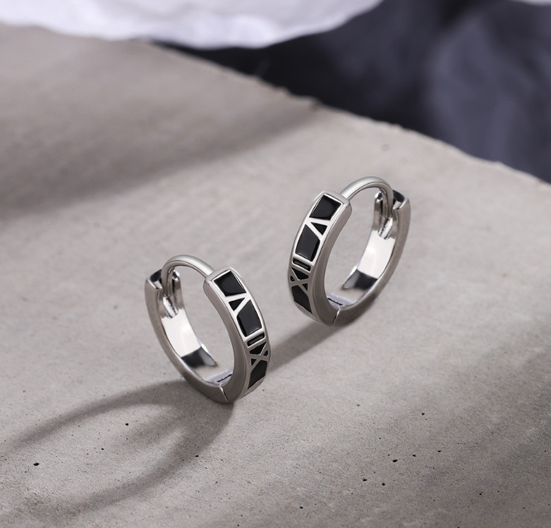 925 Sterling Silver Plated Small Roman Numbers Huggie Earrings 14mm Women Men J3