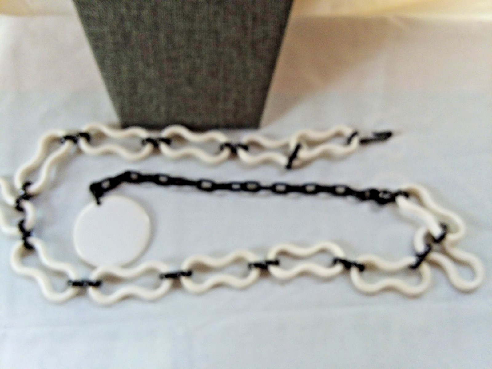 White & Black Chunky Acrylic Chain Link W/ Pendant Necklace Adjustable Clasp