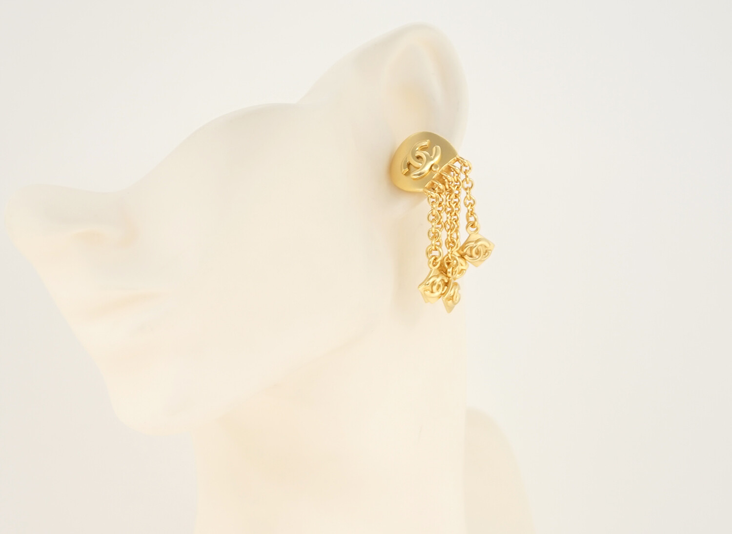 CHANEL CC Logos Fringe Dangle Earrings Gold Tone 96P Auth w/Box #787-32