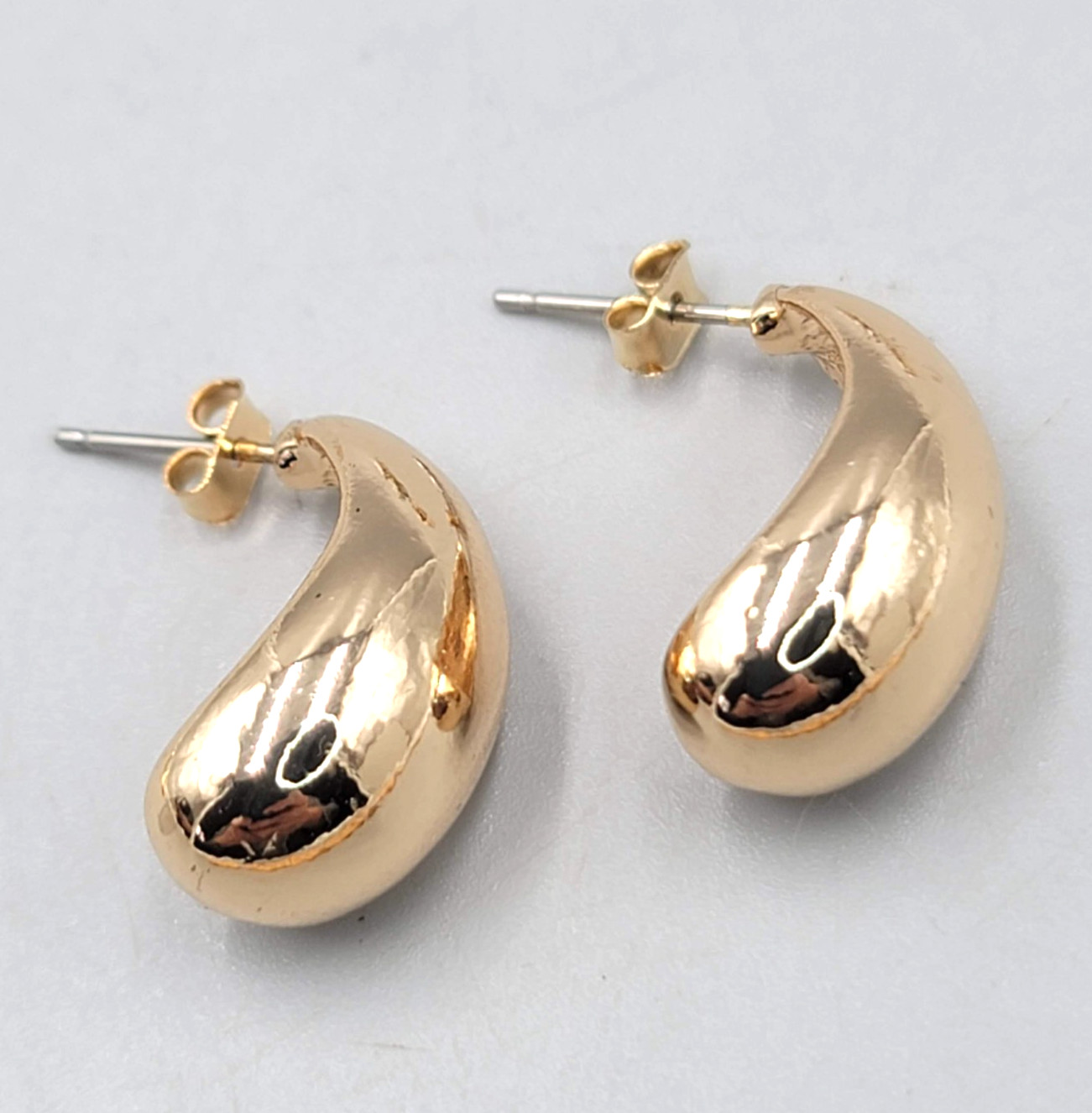 High Polish Gold Plated Pierced Earrings Rounded Teardrop 3/4″