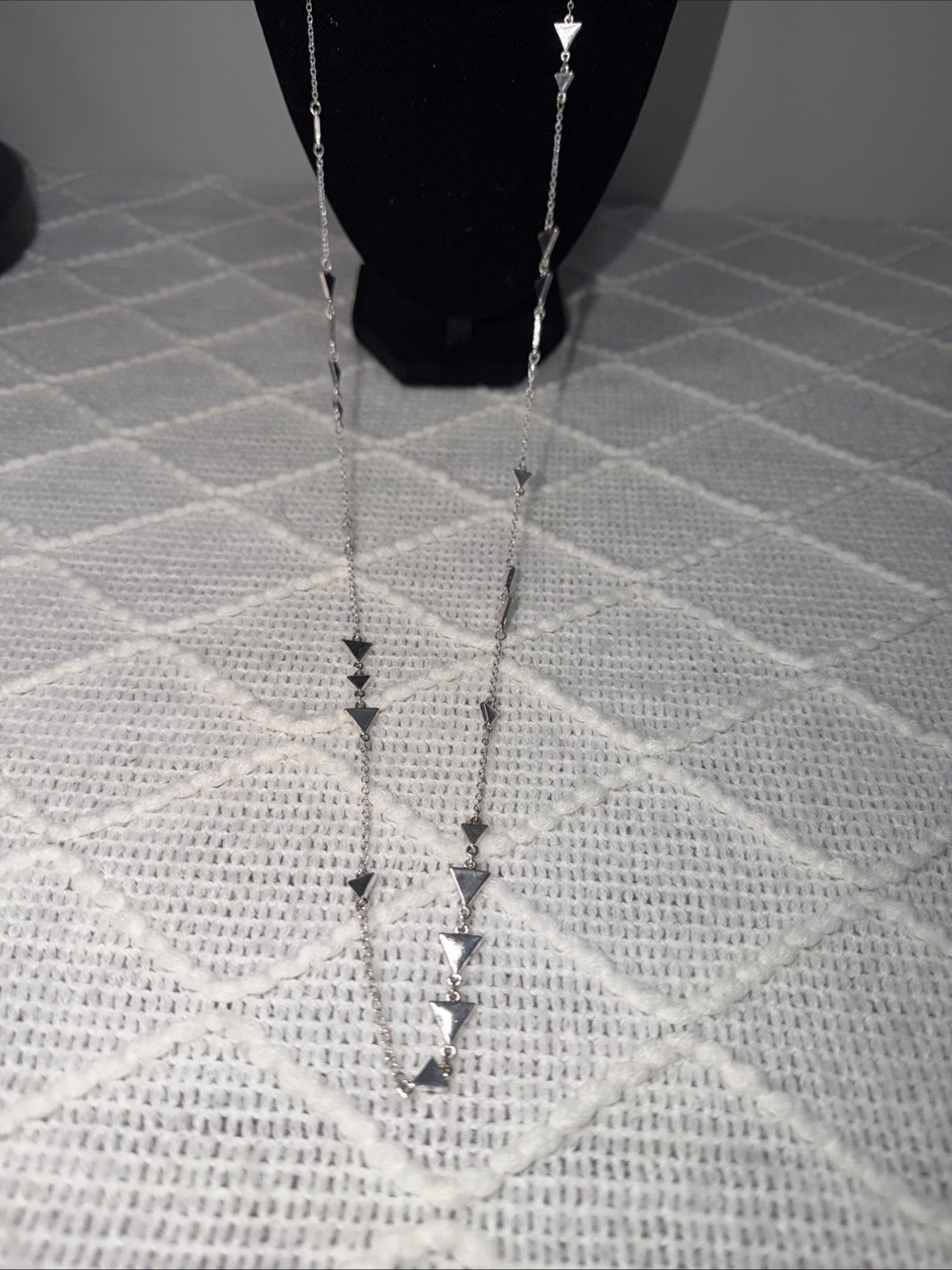 Beautiful 38″ Single Strand Silver-toned Necklace with Arrows, Lobster Claw