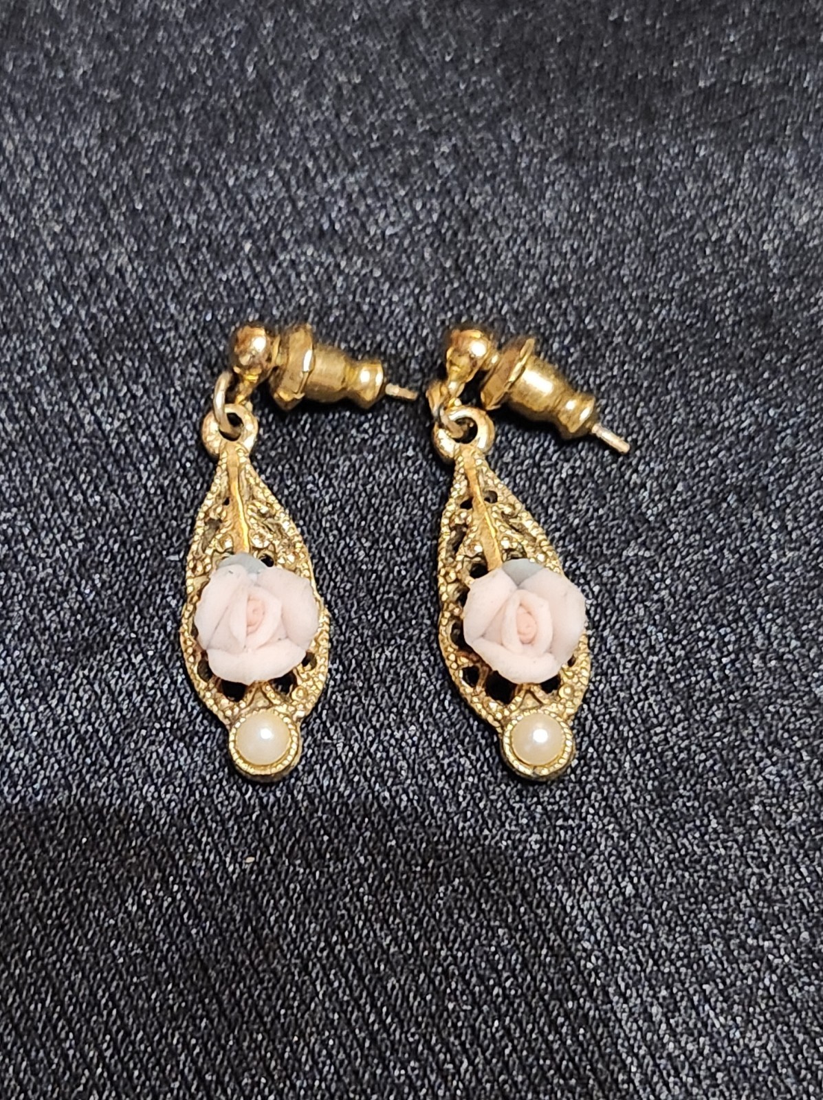 Gold Tone Pink Rose Cameo Pendant Necklace & Dangle Earrings , 23 in Chain