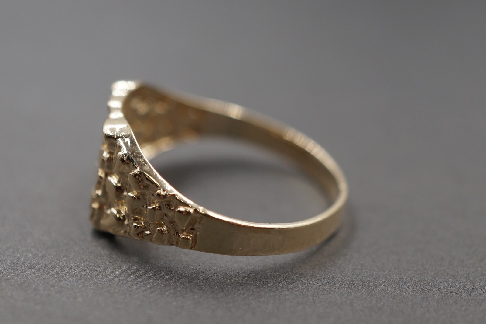 14K Solid Yellow Gold 10MM Diamond Cut Men Women Nugget Band Ring. Size 9.5