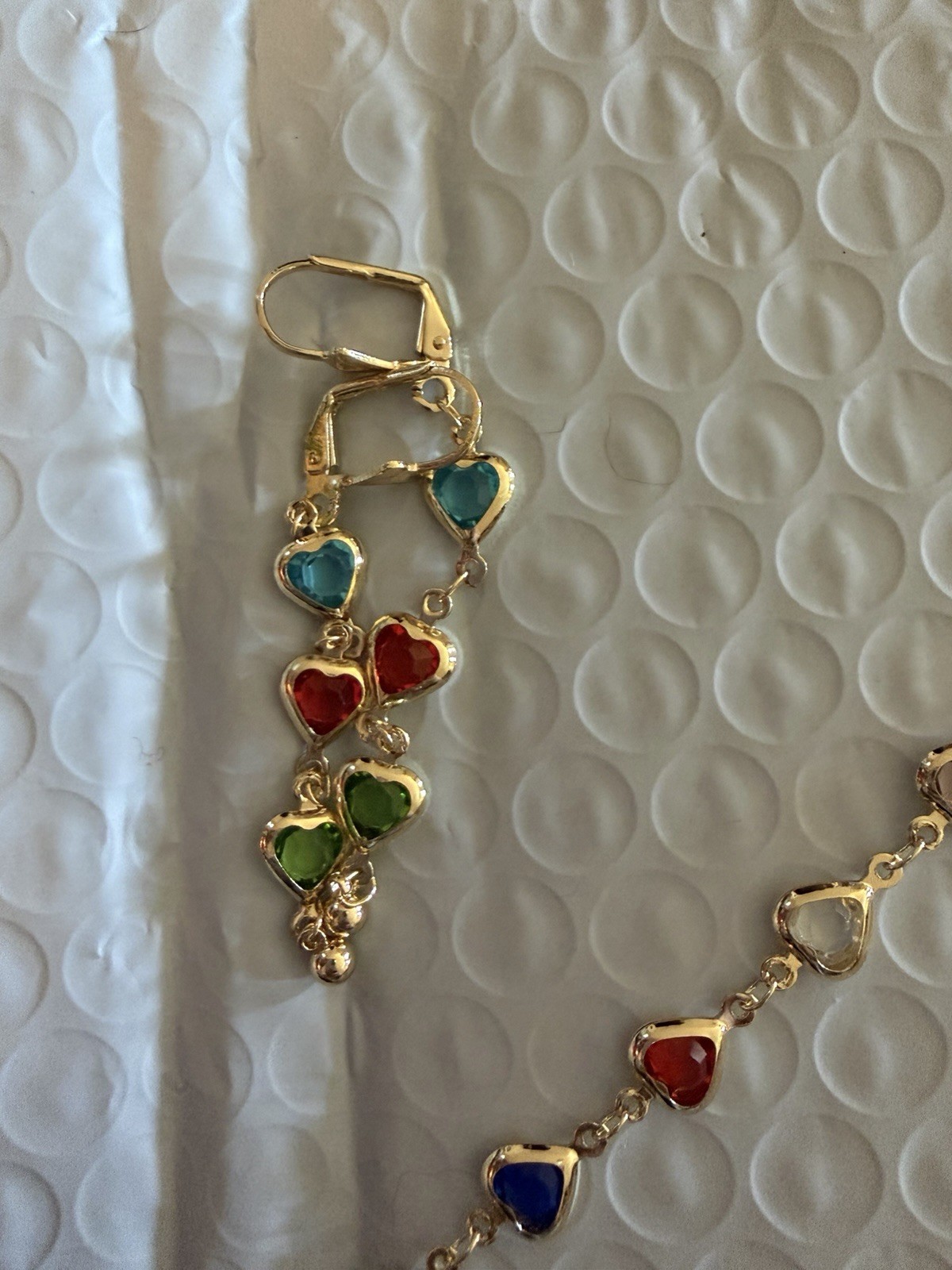 Gold Tone Link Earrints w/ Multicolor Heart Dangle Charms Lobster Clasp