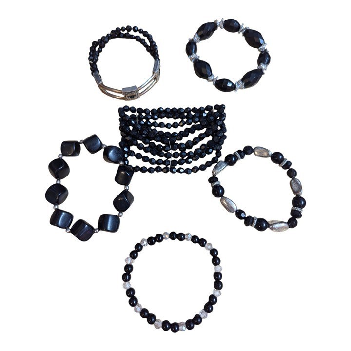Black and silver plastic metal elastic stretching beaded bracelets lot of 7 vtg