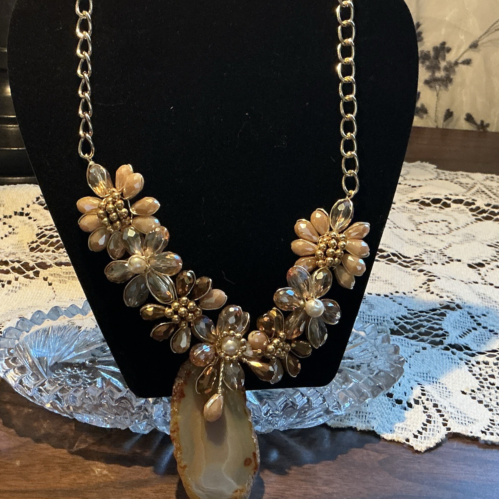 Gold Tone Floral Statement Cable Chain Necklace Teardrop Beige Agate Pendant
