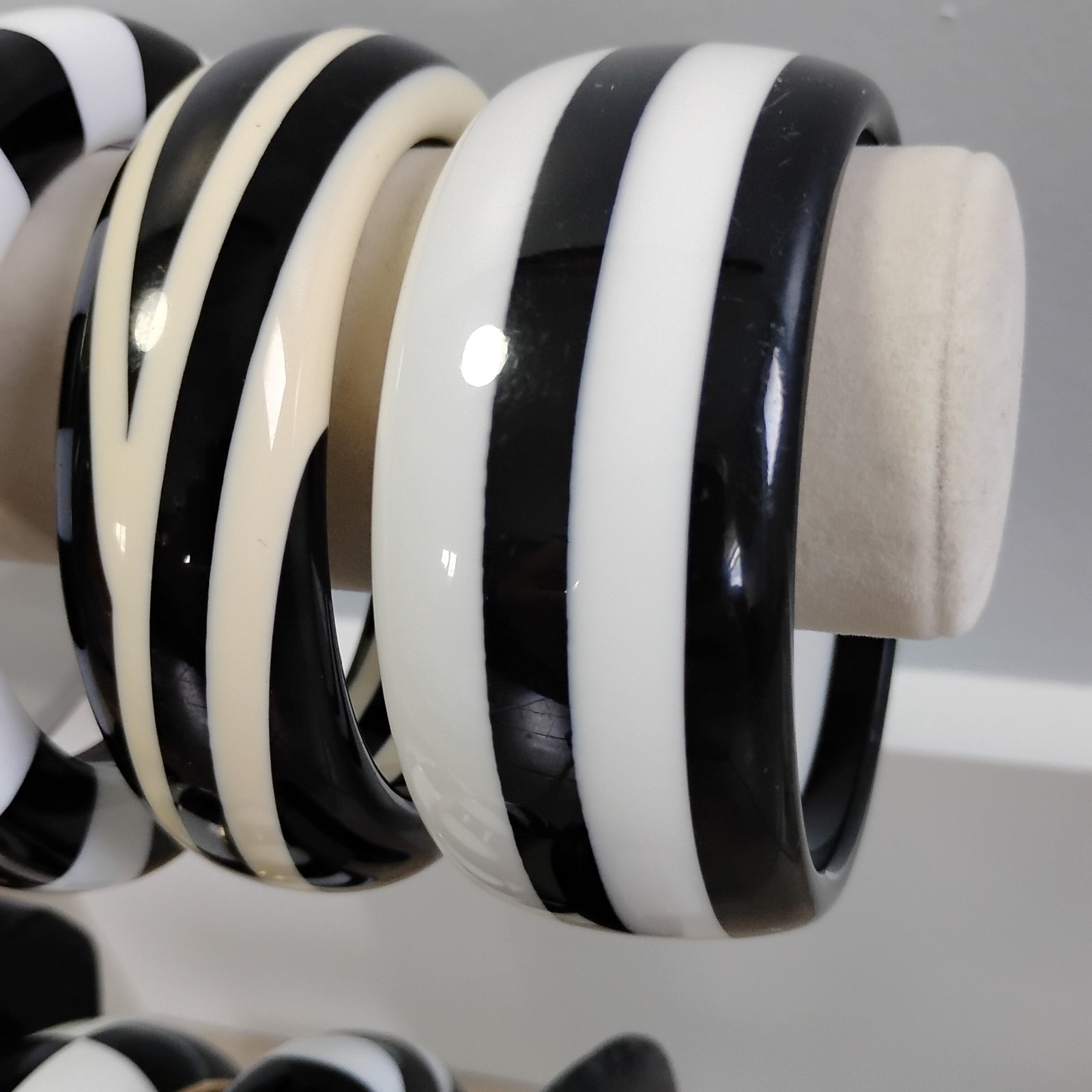 NEW Lot Of 8 Chunky Black White Bangle Bracelets Metal Wood Plastic Sz 8