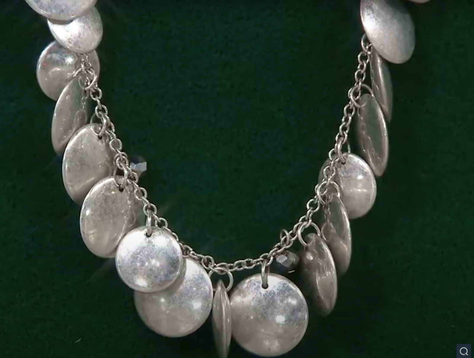 Joan Rivers 34″ Metal Disc and Glass Bead Chain Necklace – Silver Color – NWT