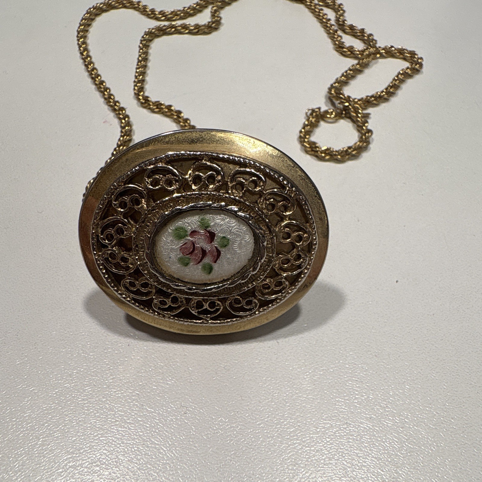 Gold Tone Oval Photo Locket Pendant Necklace Rope Chain 30 in Floral