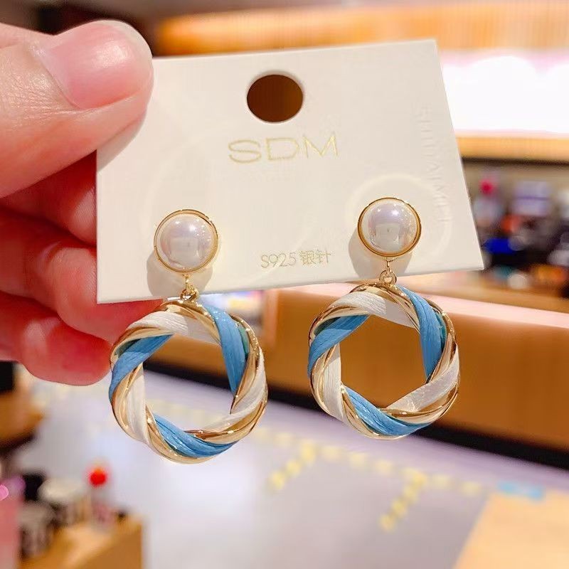 Temperament Fried Dough Twists circle ladies earrings fashionable and versatile