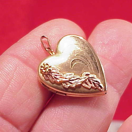 VINTAGE 3/4 in Black Hills Gold Heart Locket PINK GREEN 12K DECORATION CHARM
