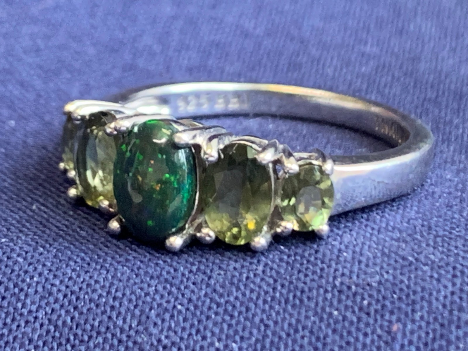 Sterling Silver Ring 3.17g Fine Jewelry Size 8 Band Green Stones BBJ *READ*