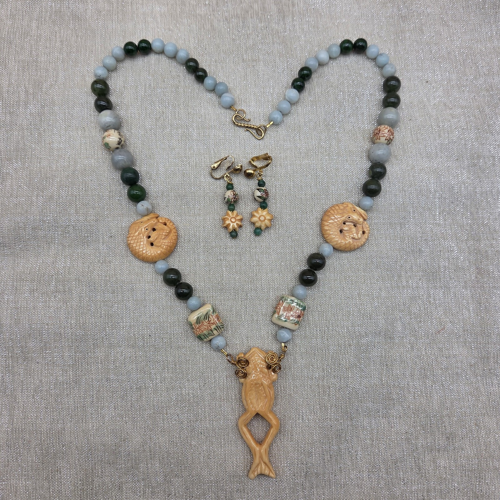Carved Frog/Lizard/Alligator Reversible Jade/Agate Stone Necklace & Earrings