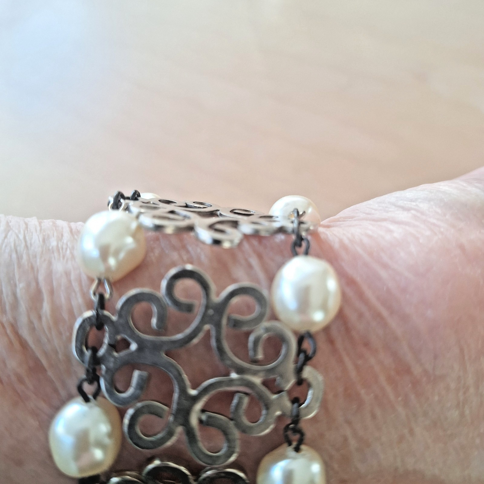 VANTAGE ART DECO ART NOUVEAU INTRICATE FILIGREE PANEL BRACELET WITH FAUX PEARLS