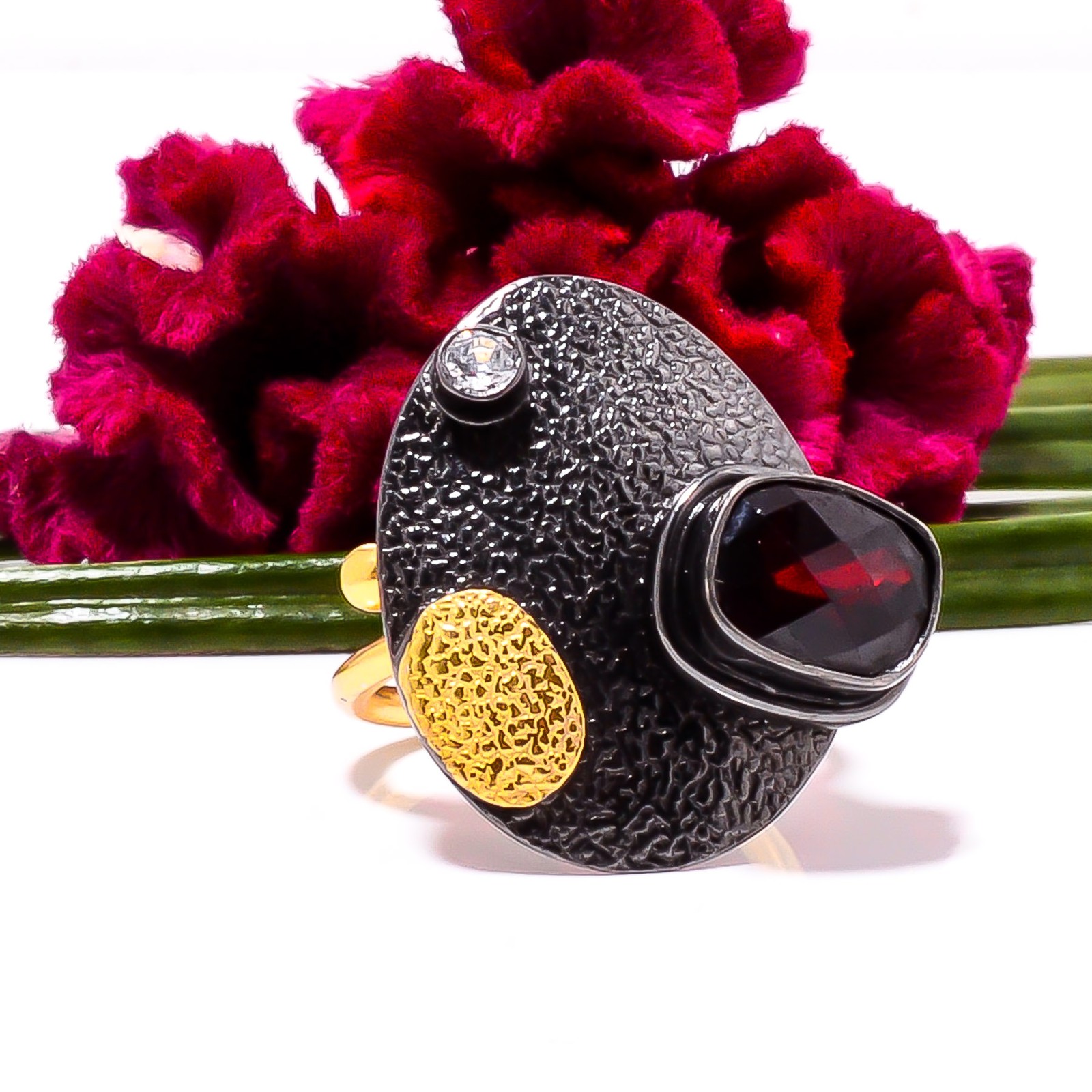 Red Garnet & White Topaz Black And Gold Plated 925 Sterling Silver Ring s.7 Sk78