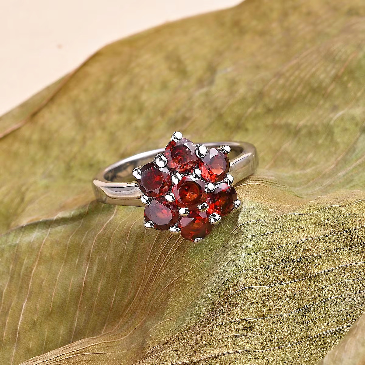 Mozambique Round Garnets 2.35 ctw Floral Ring in 316L Stainless Steel Size 8 NEW