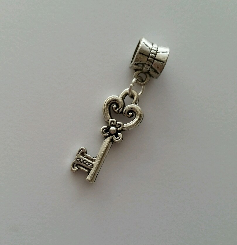 Antique Key Heart Dangle Bead for Silver European Bracelets Or Clip On Charm