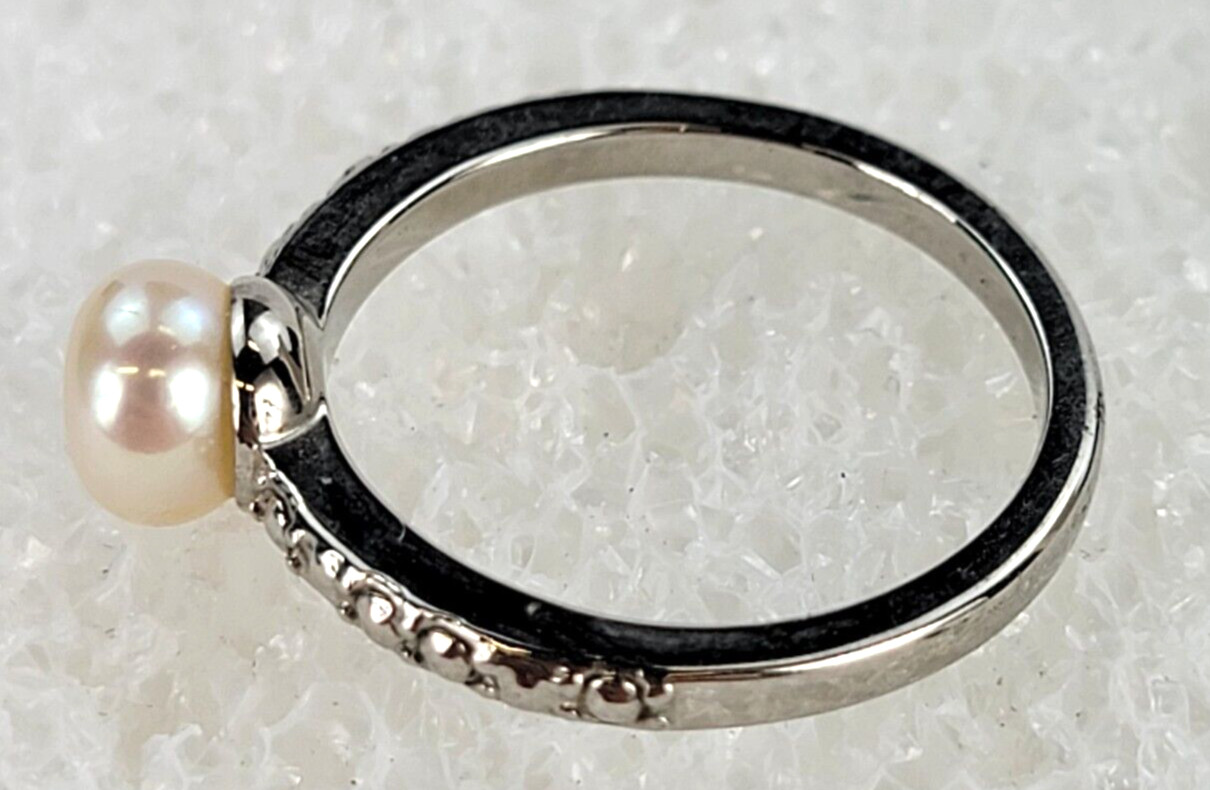 Silver-Tone Natural Cream Pearl Size 7
