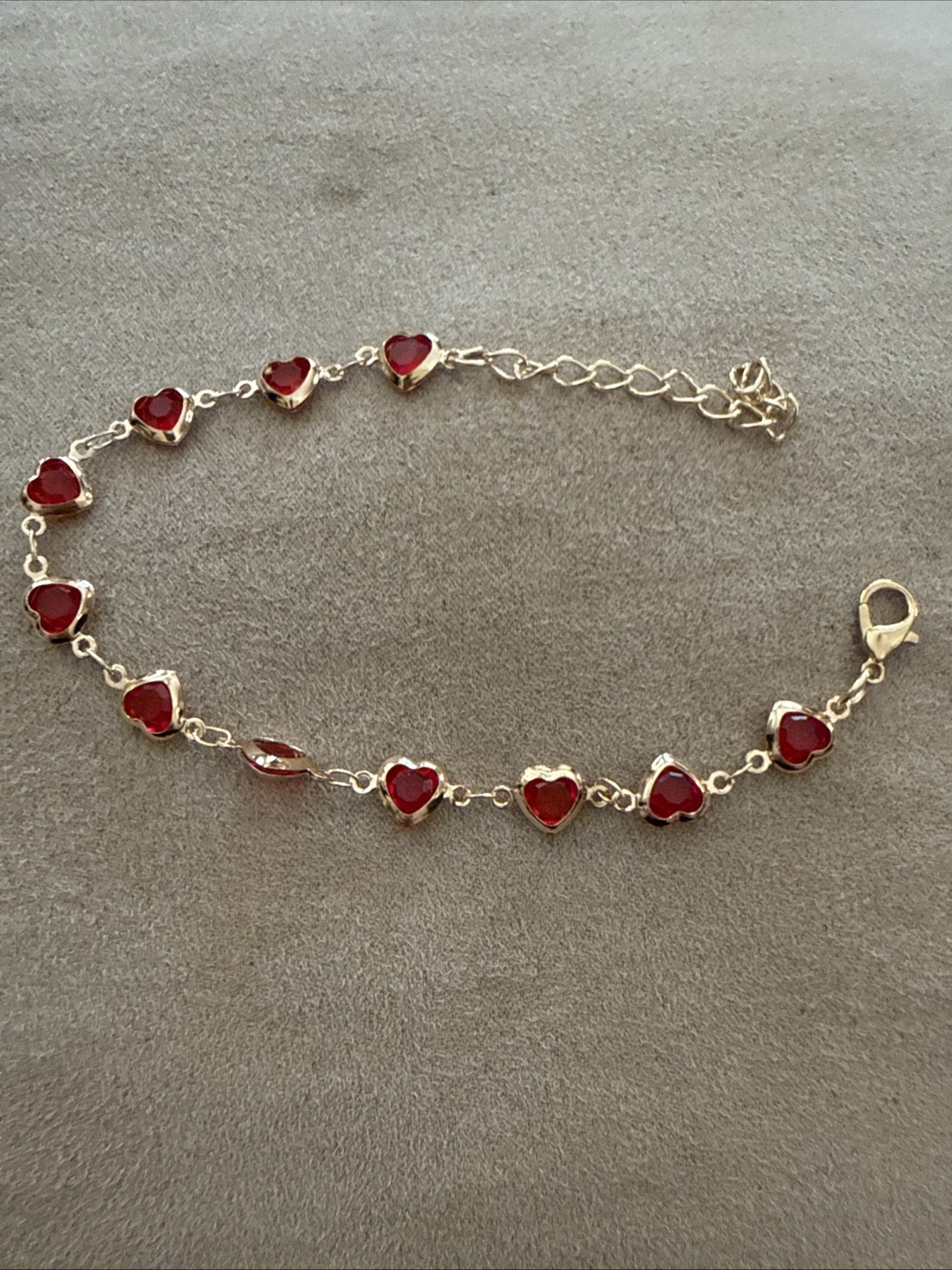 11 Red Colored Glass Heart Stones Gold Copper 8” Bracelet