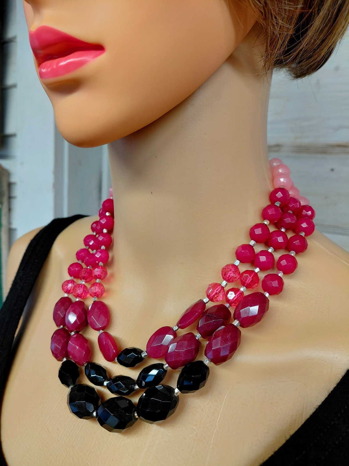 White House Black Market Pink Black Quartz Beaded Drop Silver Tone Necklace 20″