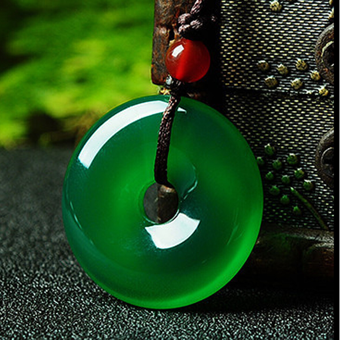 High Quality Icy Tranlsucent Emerald Green JADE Doughnut Pendant free Necklace