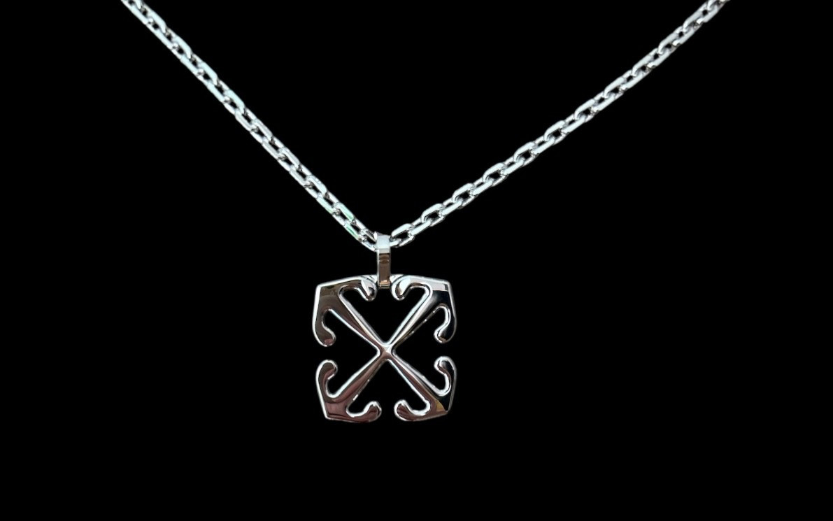 “OFF WHITE” SILVER NECKLACE BOXED WITH TAGS NEW, READY TO WEAR OFF WHITE ENAMEL