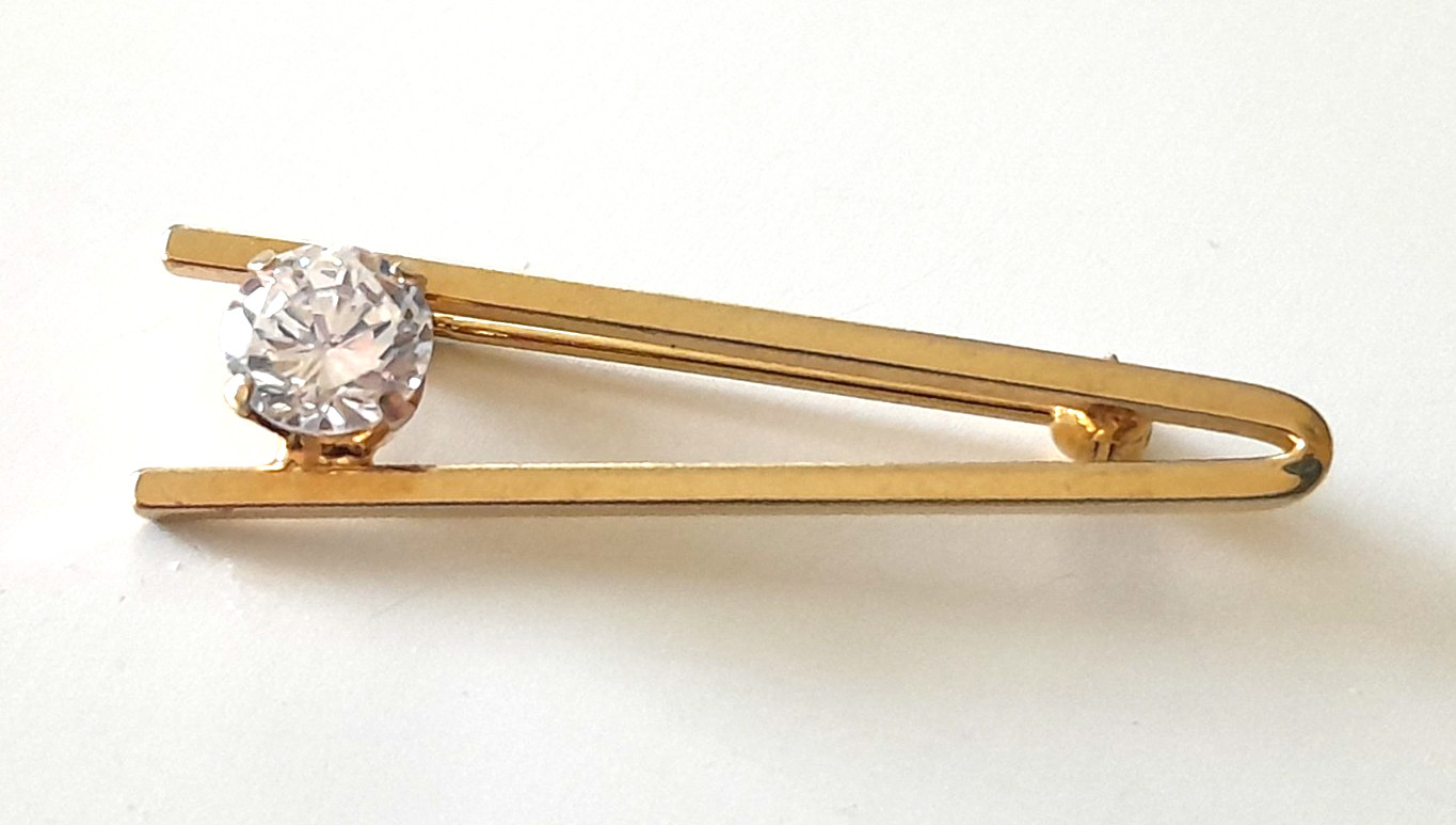 VTG Brilliant Cut Queen Anne Cubic Zirconia Bright Gold Tone 1.25″ Pin Brooch