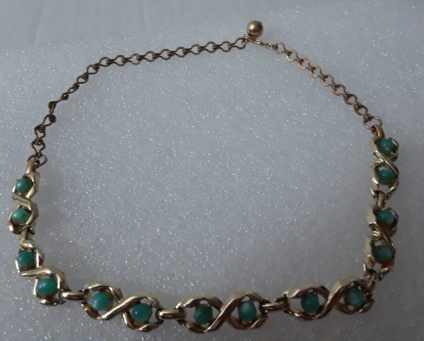 Vintage Choker 14 in Necklace with Fourteen Mint Green Stones Gold Tone
