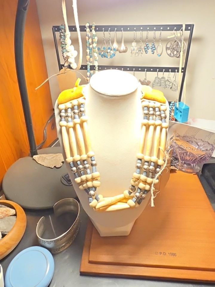 Antique Beaded chocker From 1930s.northwest Alaska Region.l8leli Walris Bone.