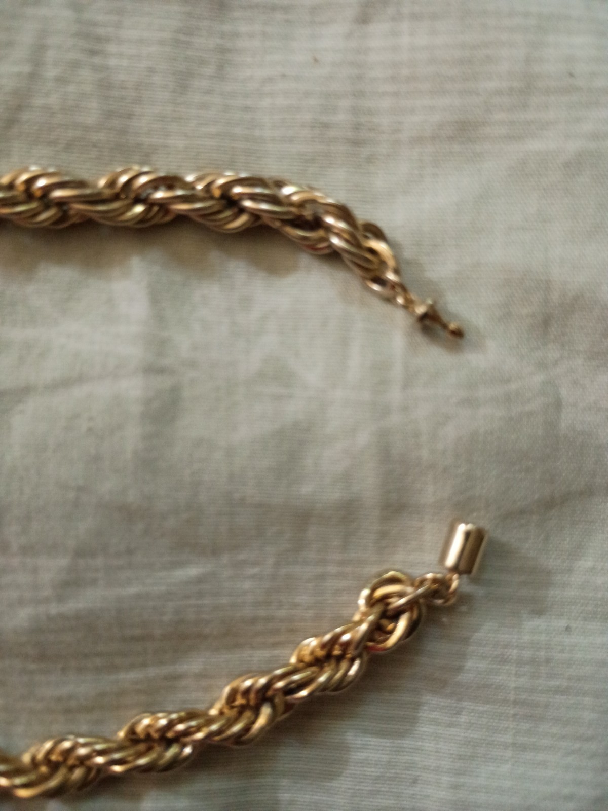 Gold Tone Twisted Rope Chain Necklace w/ Barrel Closure Metal No Stone