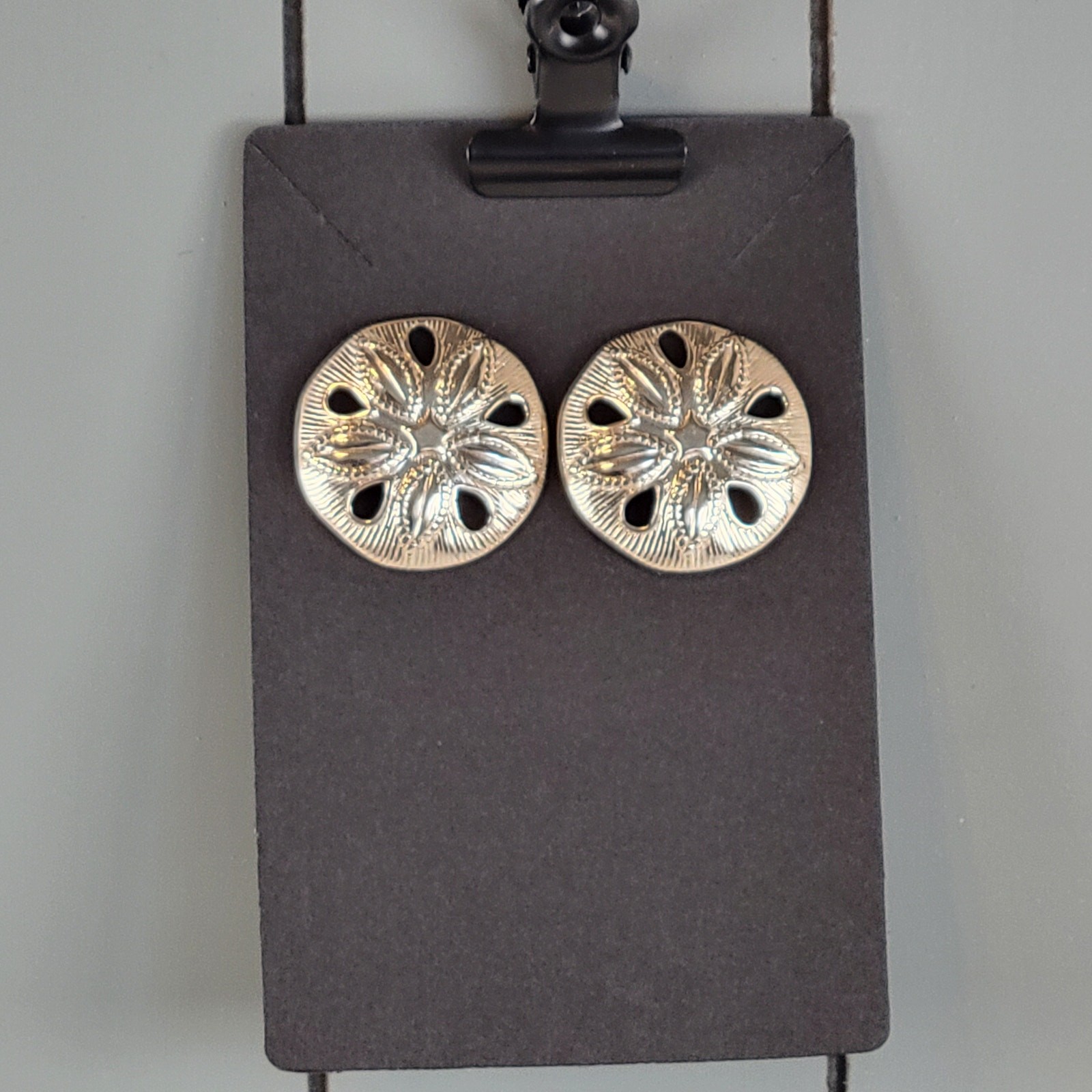 Silver Tone Sand Dollar Stud Earrings Beach Ocean Theme 0.97in Round Beach Core
