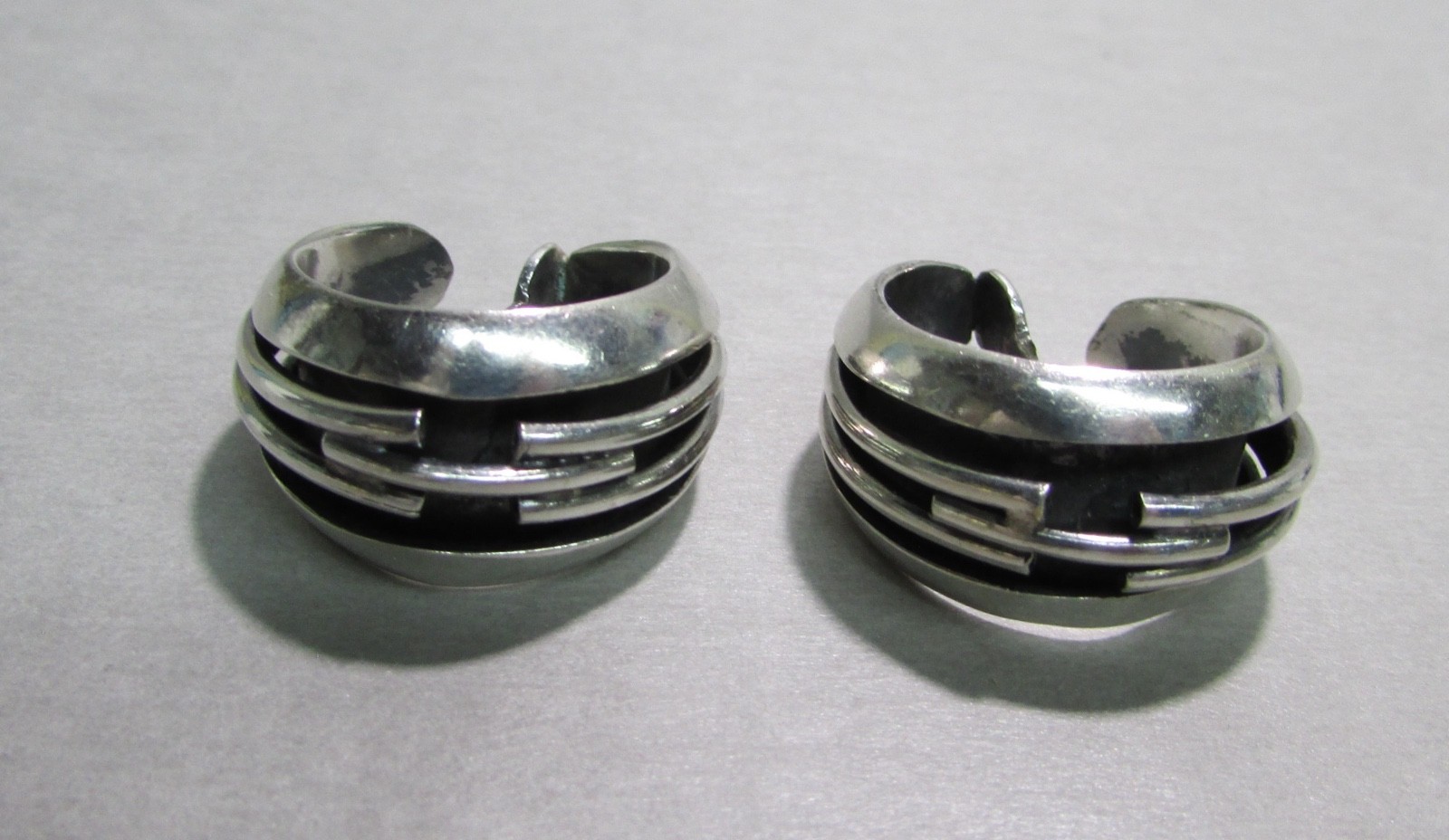 Earrings, Sterling cuffs, incised, Alfredo Villasana, 1.0” dia, 16.6 g, Taxco