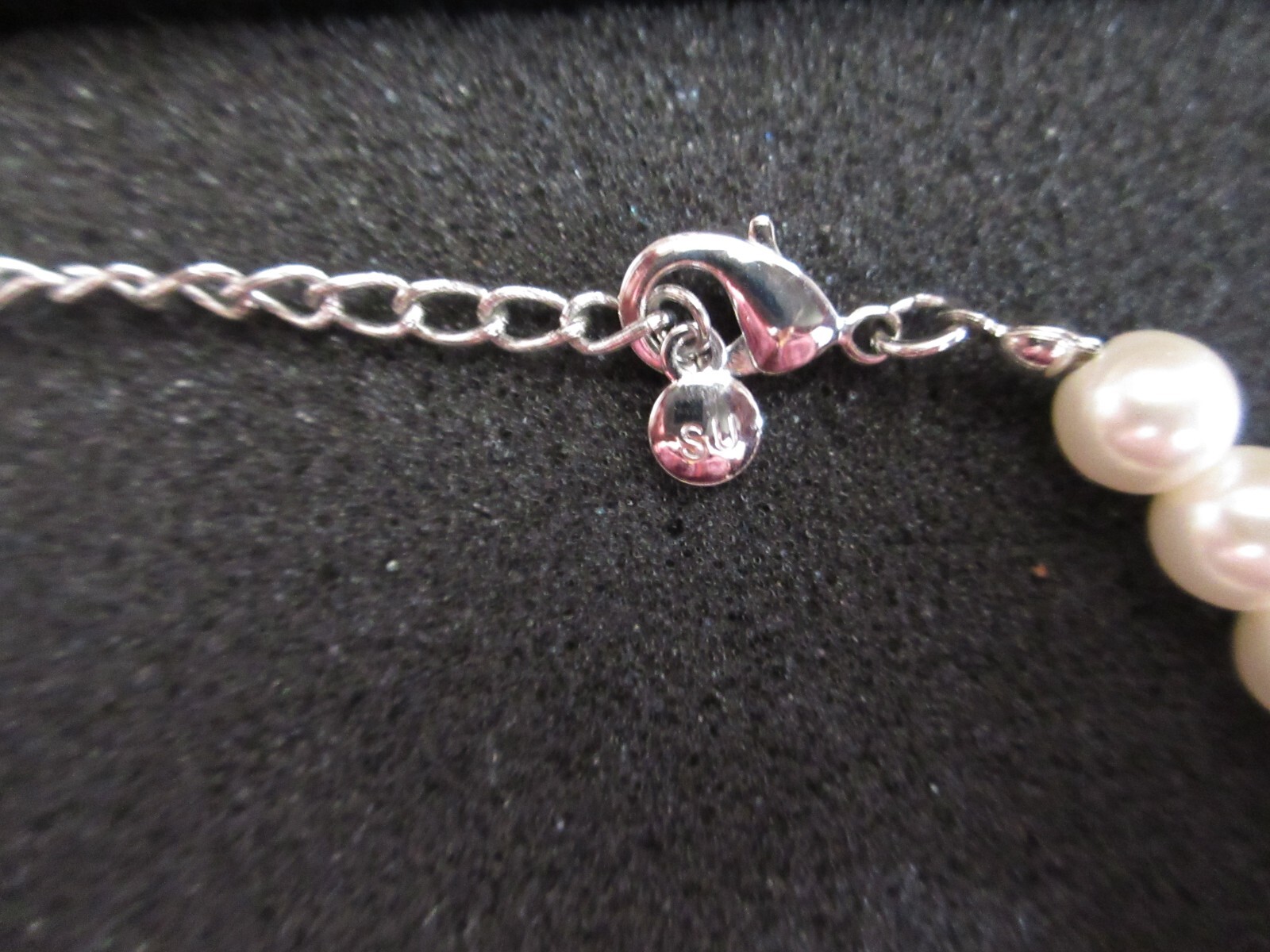 20” Signed SU Single Strand White Lustre Faux Pearl Necklace Adjust 18″ Max NICE