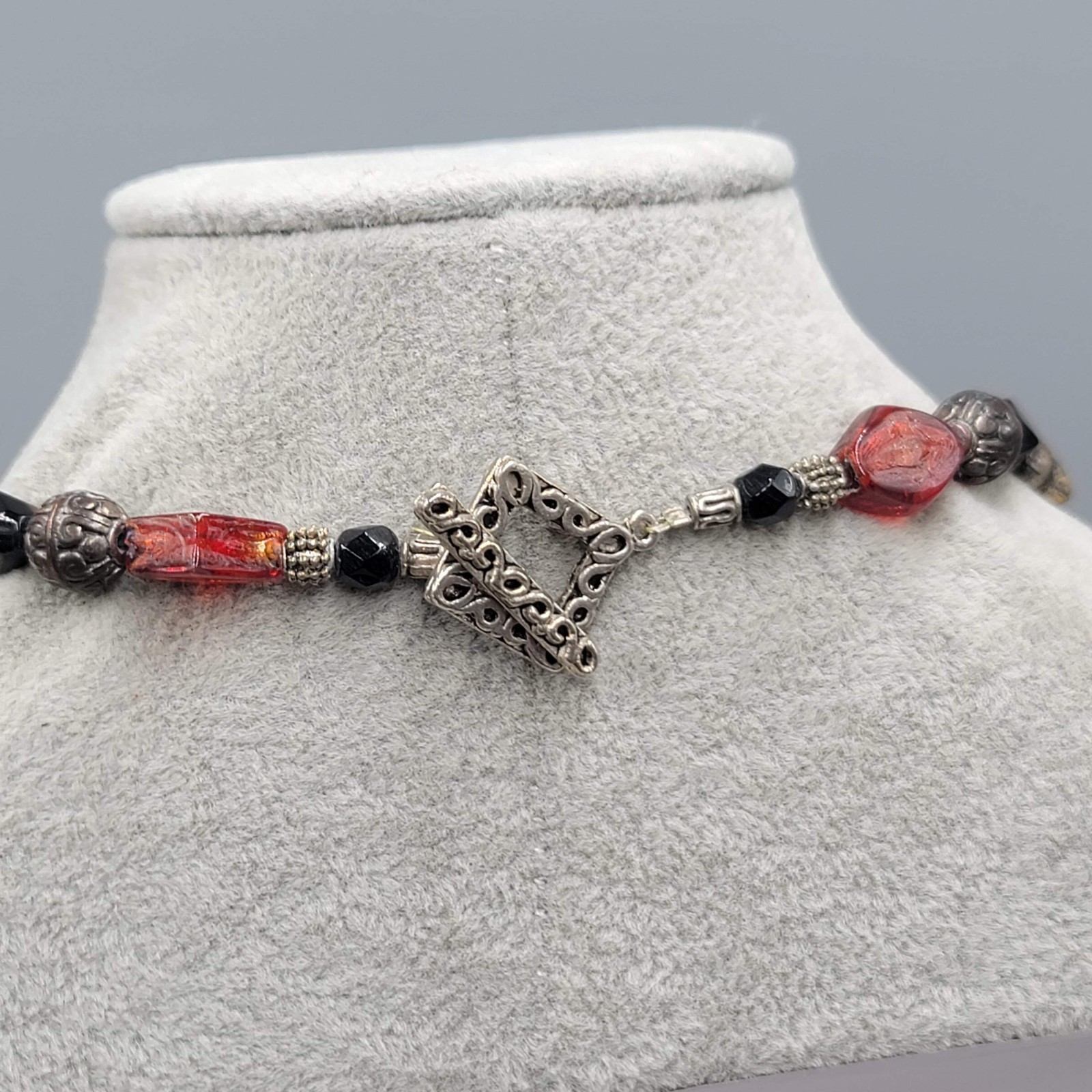 Red and Black Glass Bead Necklace Silver tone Heart Pendant Toggle 18″